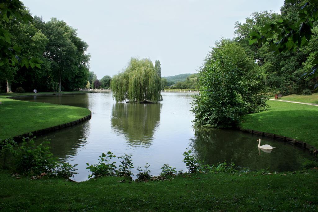 Au Bord Du Lac Saint-Remy-les-Chevreuse Exterior photo